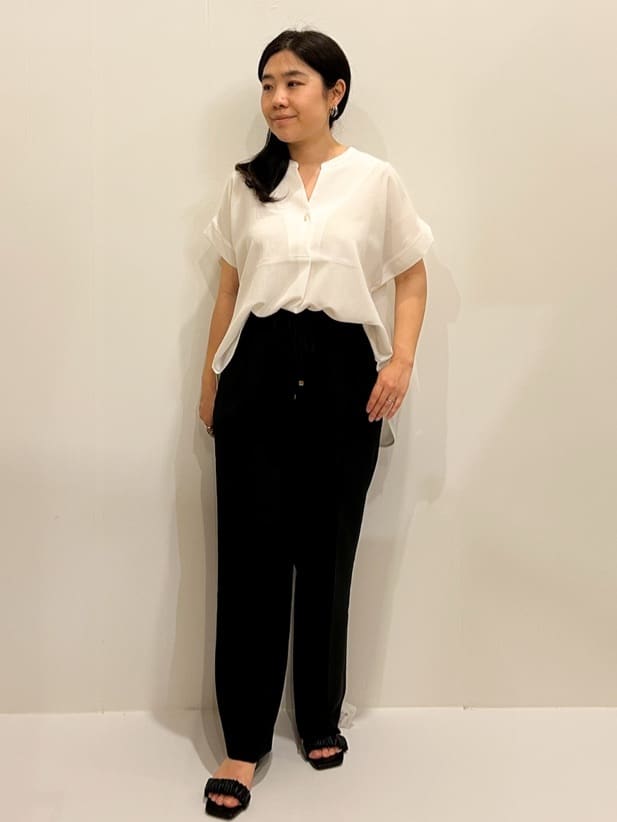 ちゃこさんの「OPAQUE.CLIP｜《7色展開／SS-LLサイズ》ストレッチスキッパーブラウス／セットアップ対応【洗濯機洗い可／防シワ】」を使ったコーディネート
