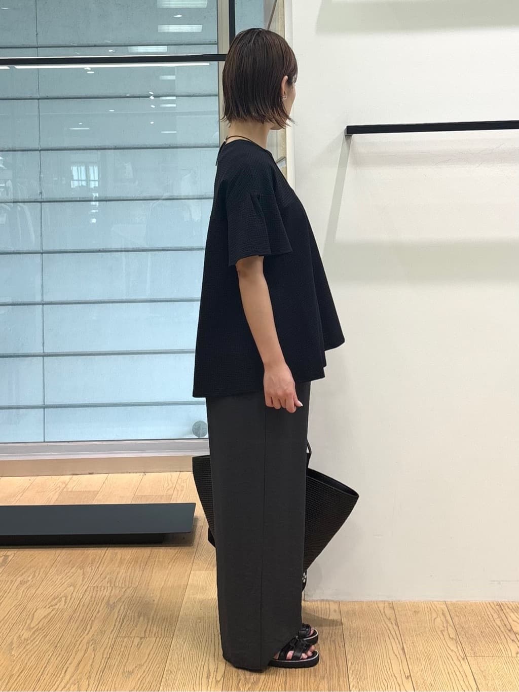 asamiさんの「INDIVI｜【90cm四方】ボタニカル柄大判スカーフ」を使ったコーディネート