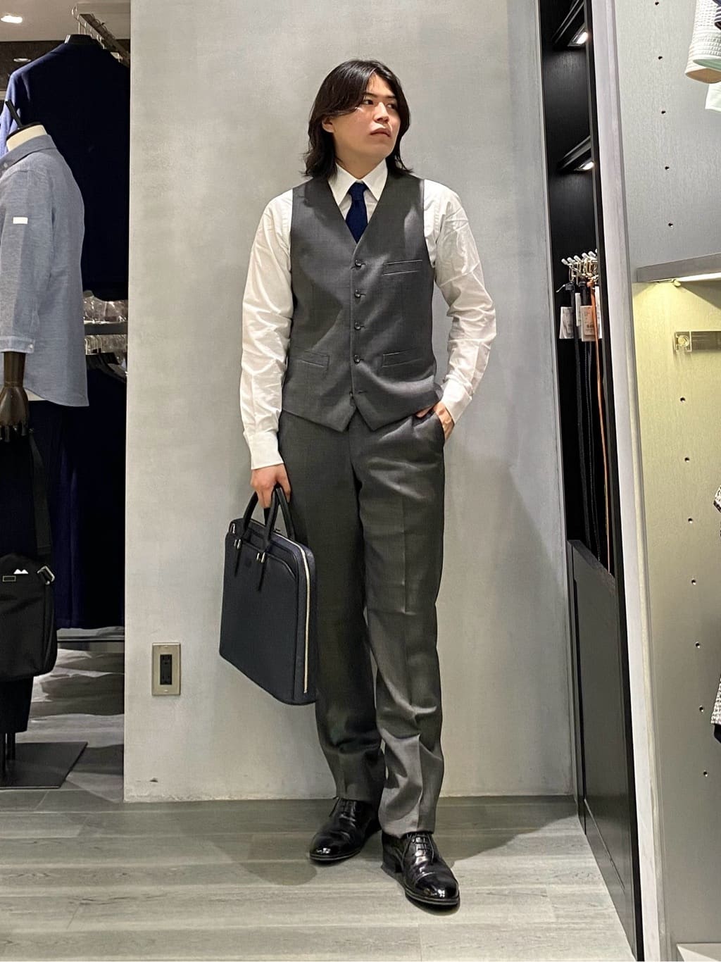 nishiさんの「TAKEO KIKUCHI｜【Three by Three】シャイニーシャークピンヘッド スーツ/3ピース対応可」を使ったコーディネート