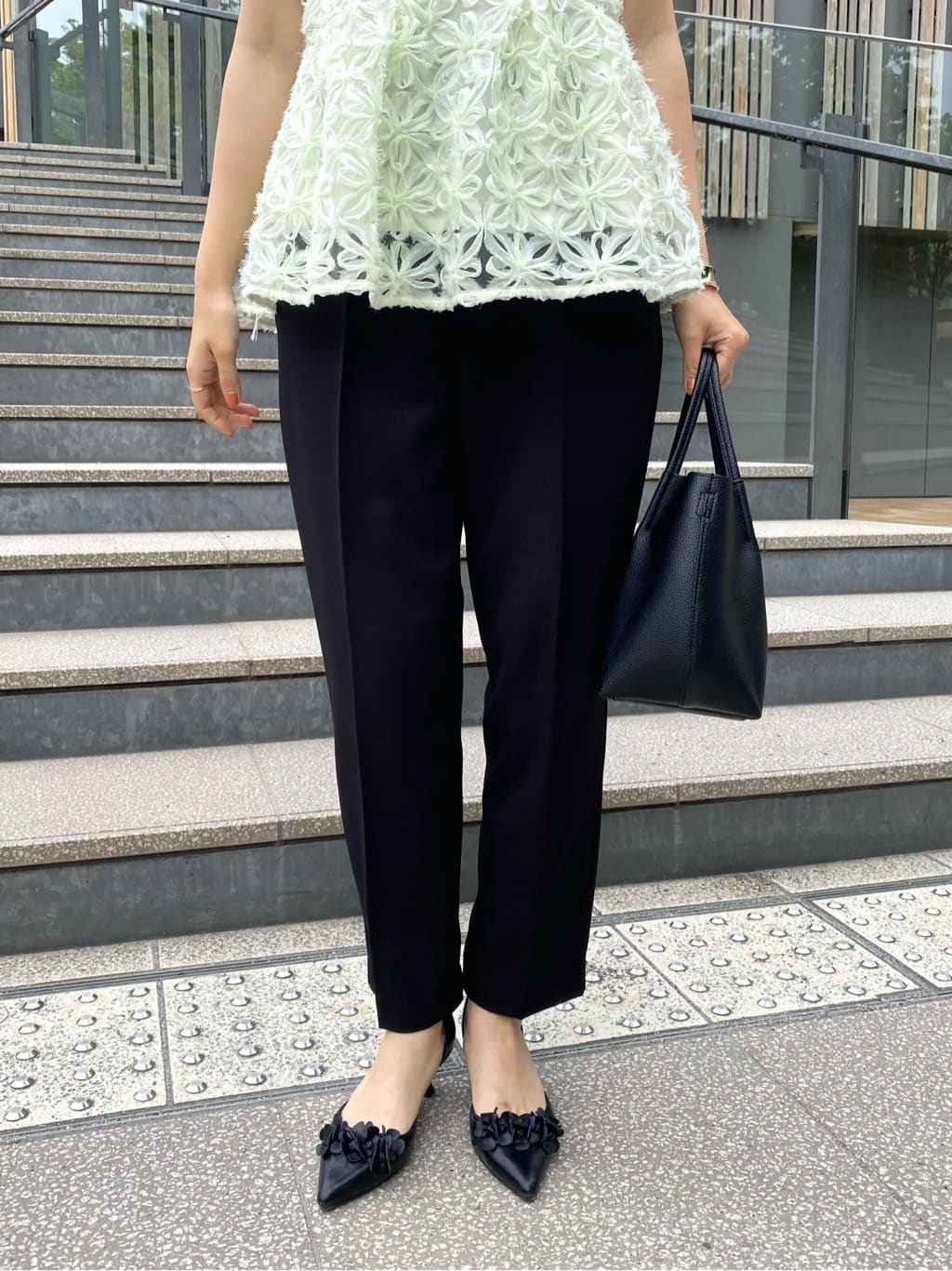 みさかさんの「index｜ストレッチテーパードパンツ【洗濯機洗い可／吸水速乾／防シワ】」を使ったコーディネート