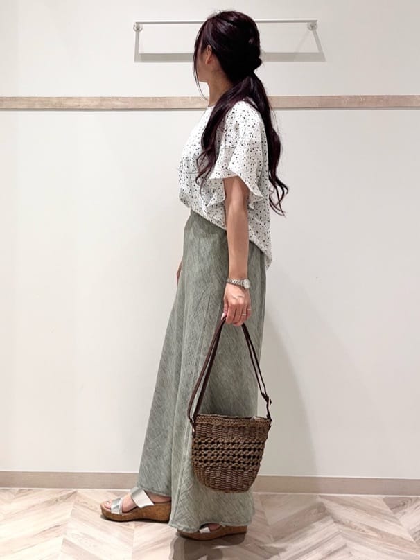 nanaさんの「SHOO･LA･RUE｜◆キラキラループマガールサンダル」を使ったコーディネート