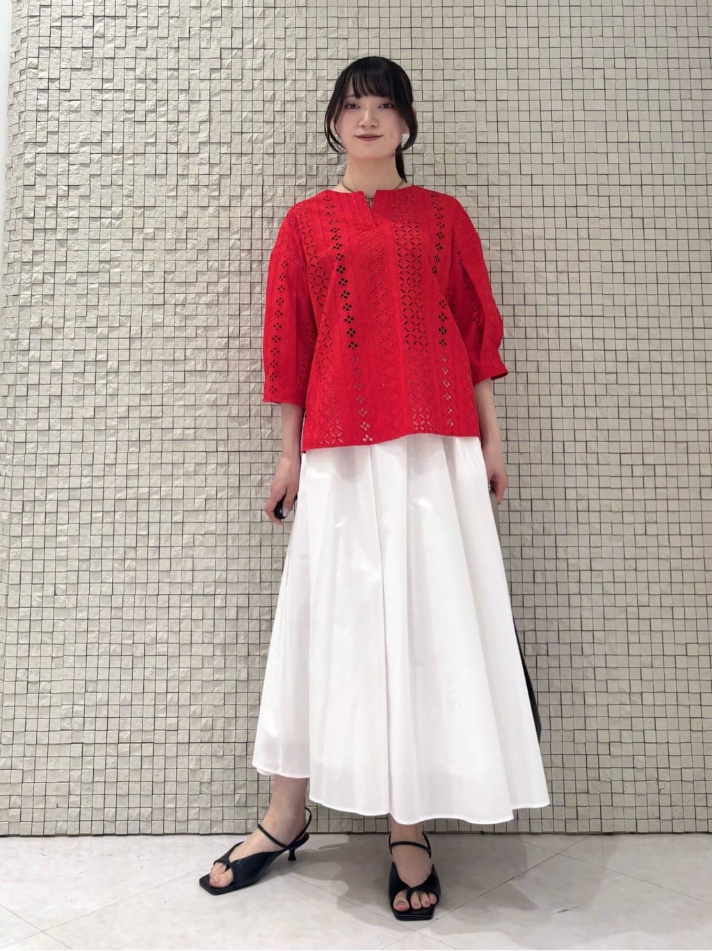 ibukiさんの「INDIVI｜◆【刺繍／レース】スラッシュネックブラウス」を使ったコーディネート