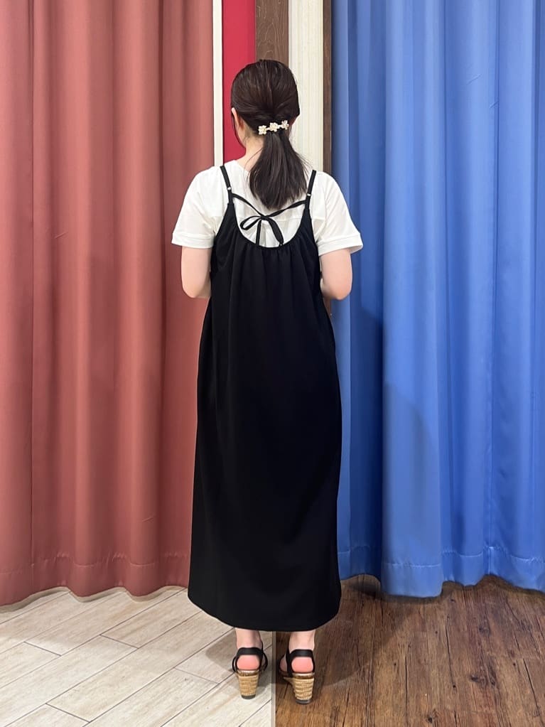 ゑさんの「SHOO･LA･RUE｜◆【S-LL】一枚でサマ見え フローラル刺繍トップス」を使ったコーディネート
