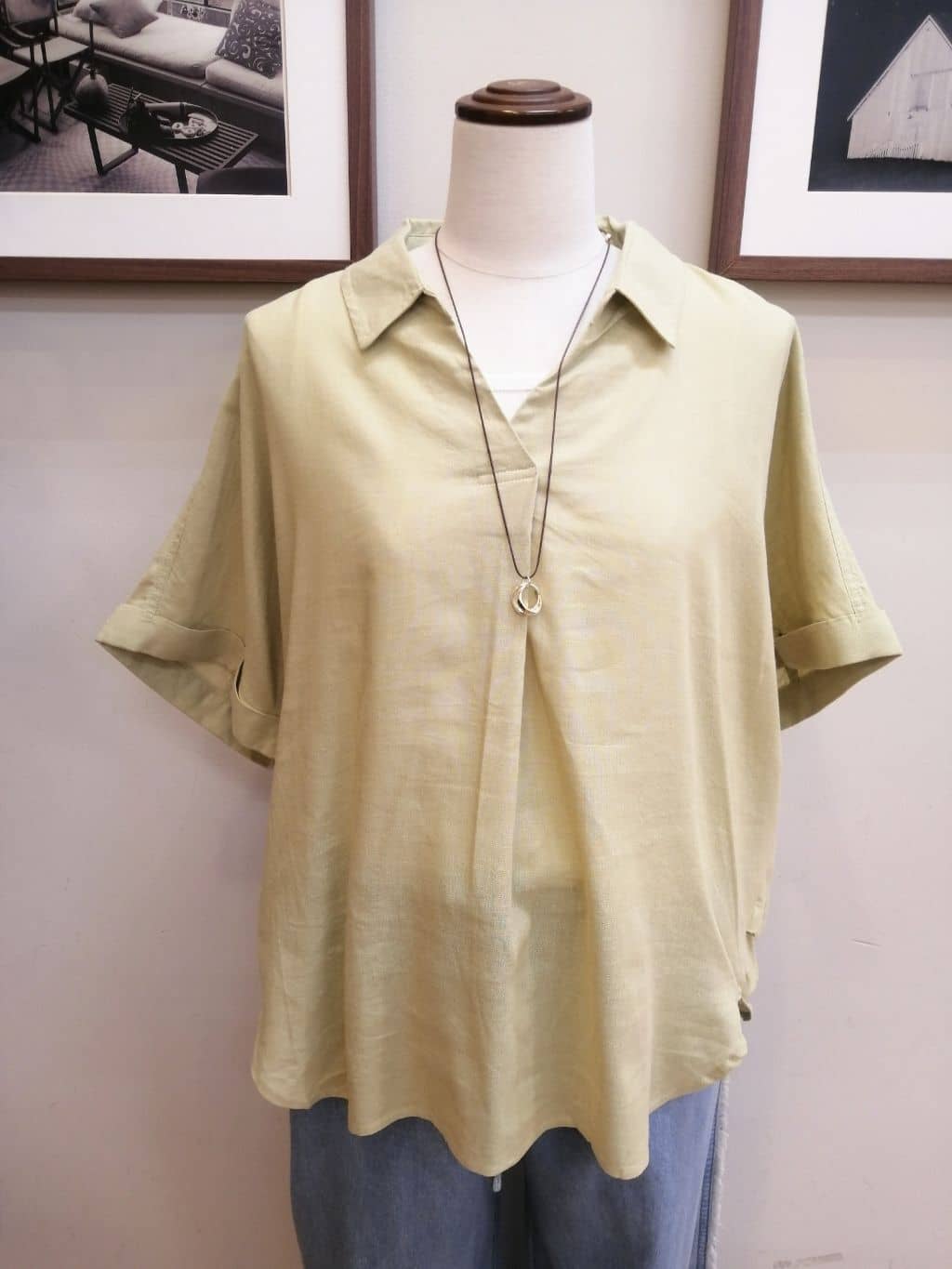 maiさんの「SHOO･LA･RUE｜【S-LL/UV/接触冷感/抗菌防臭】体型を自然にカバー フレンチリネンブレンド襟付ドルマンシャツ」を使ったコーディネート