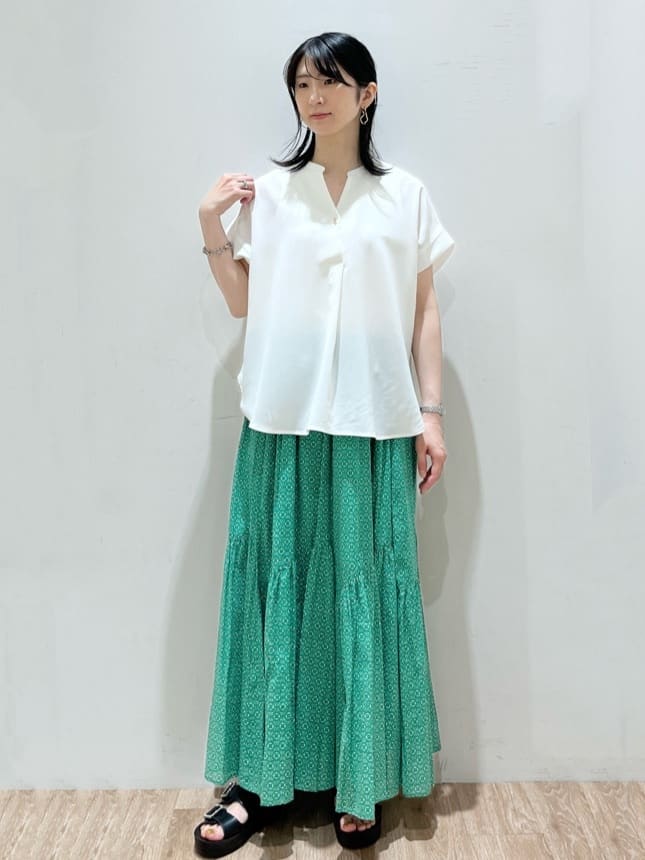 momokoさんの「OPAQUE.CLIP｜《7色展開／SS-LLサイズ》ストレッチスキッパーブラウス／セットアップ対応【洗濯機洗い可／防シワ】」を使ったコーディネート