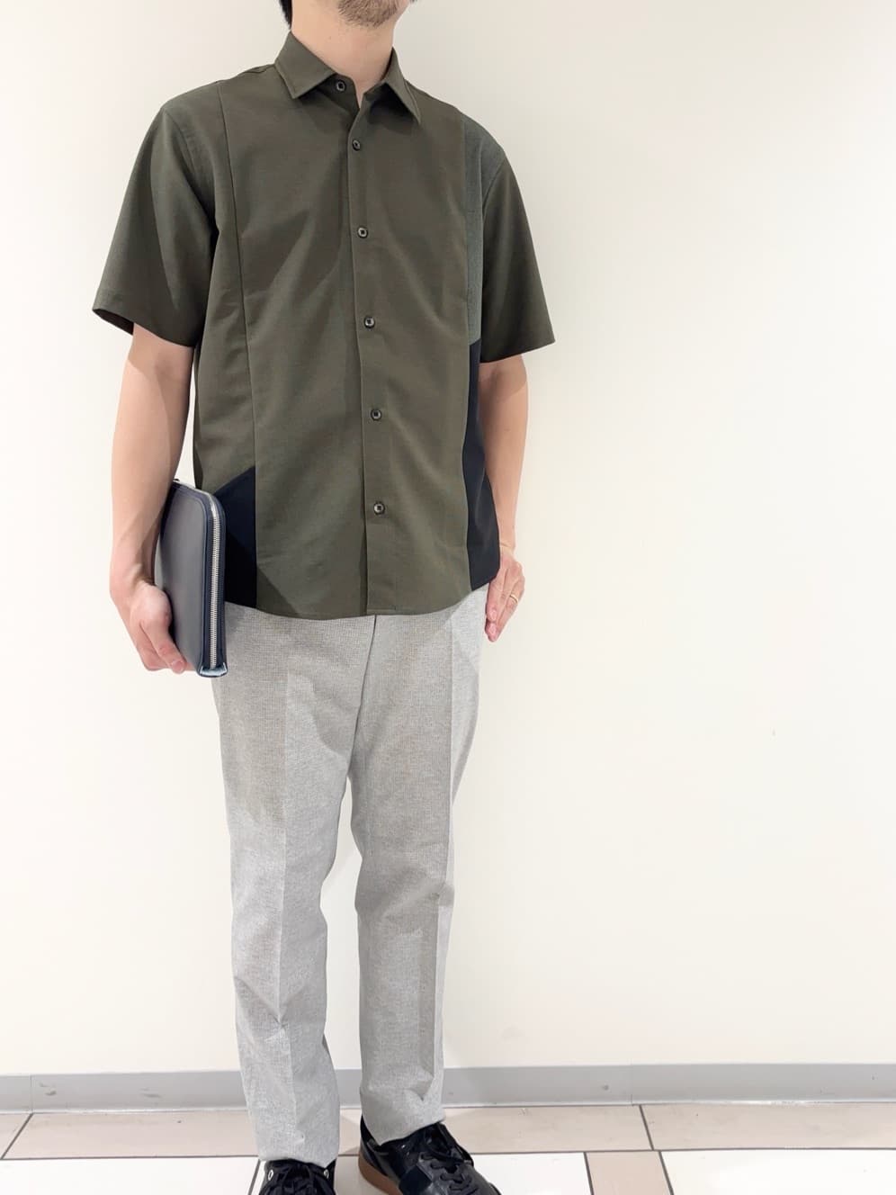 及川さんの「TAKEO KIKUCHI｜【抗菌防臭】COOL DOTS（R）ドビープリント パンツ」を使ったコーディネート