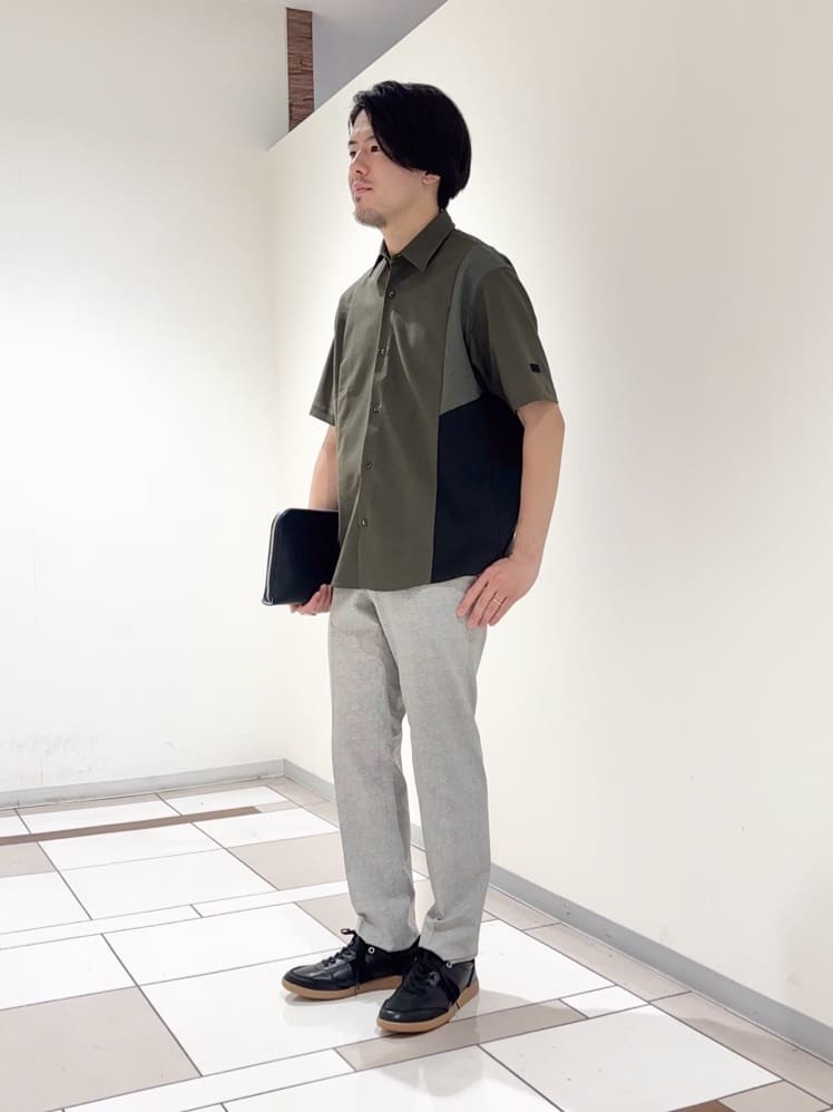 及川さんの「TAKEO KIKUCHI｜【抗菌防臭】COOL DOTS（R）ドビープリント パンツ」を使ったコーディネート