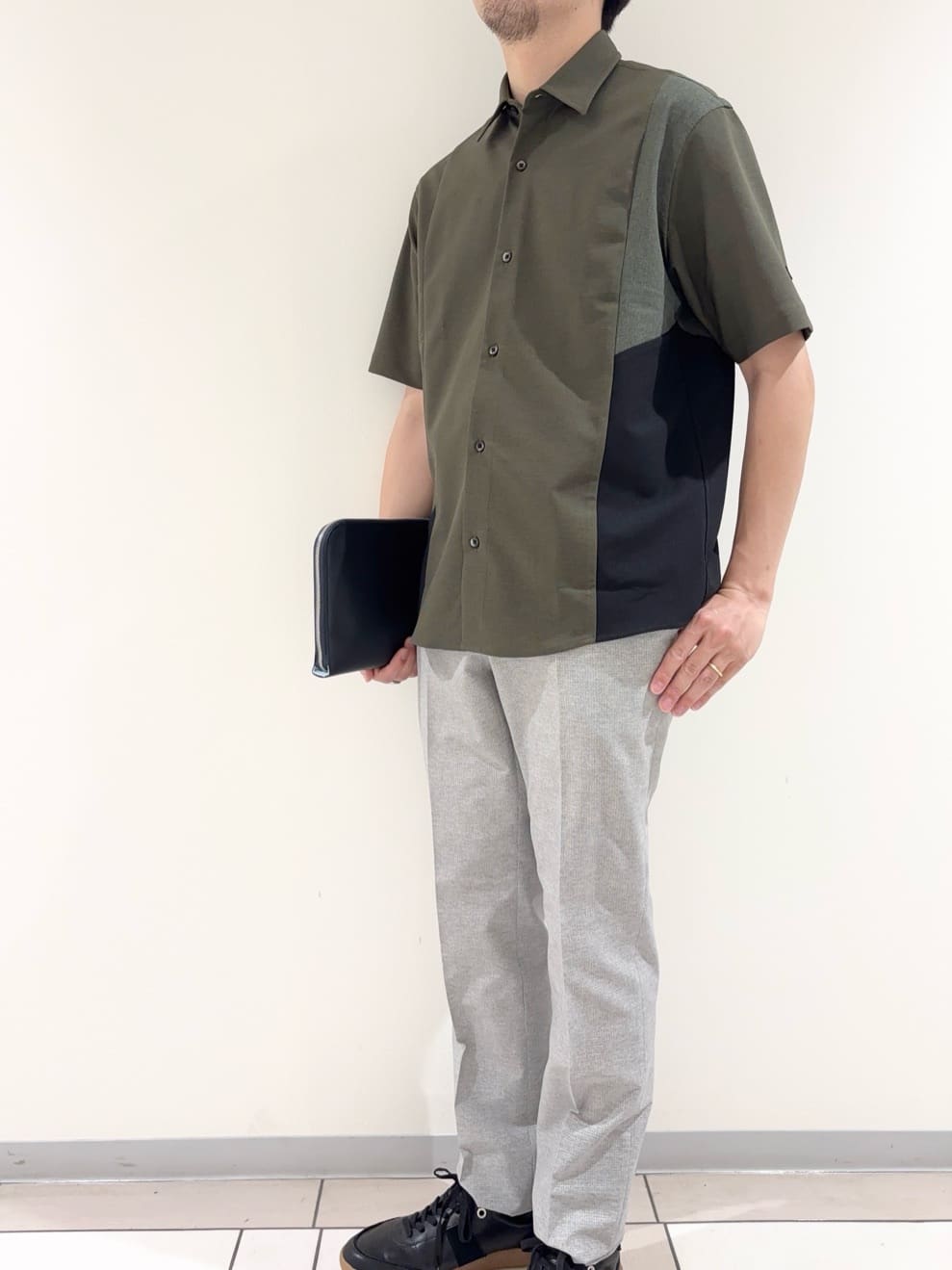 及川さんの「TAKEO KIKUCHI｜【抗菌防臭】COOL DOTS（R）ドビープリント パンツ」を使ったコーディネート