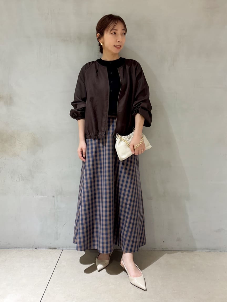 tomoさんの「UNTITLED｜◆【トレンド/洗える/軽い】シアーブルゾン」を使ったコーディネート
