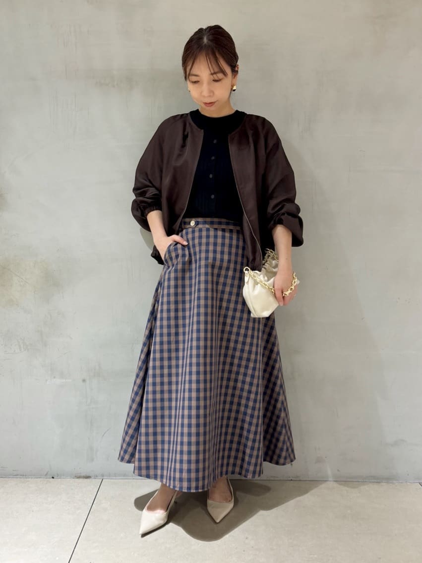 tomoさんの「UNTITLED｜◆【トレンド/洗える/軽い】シアーブルゾン」を使ったコーディネート
