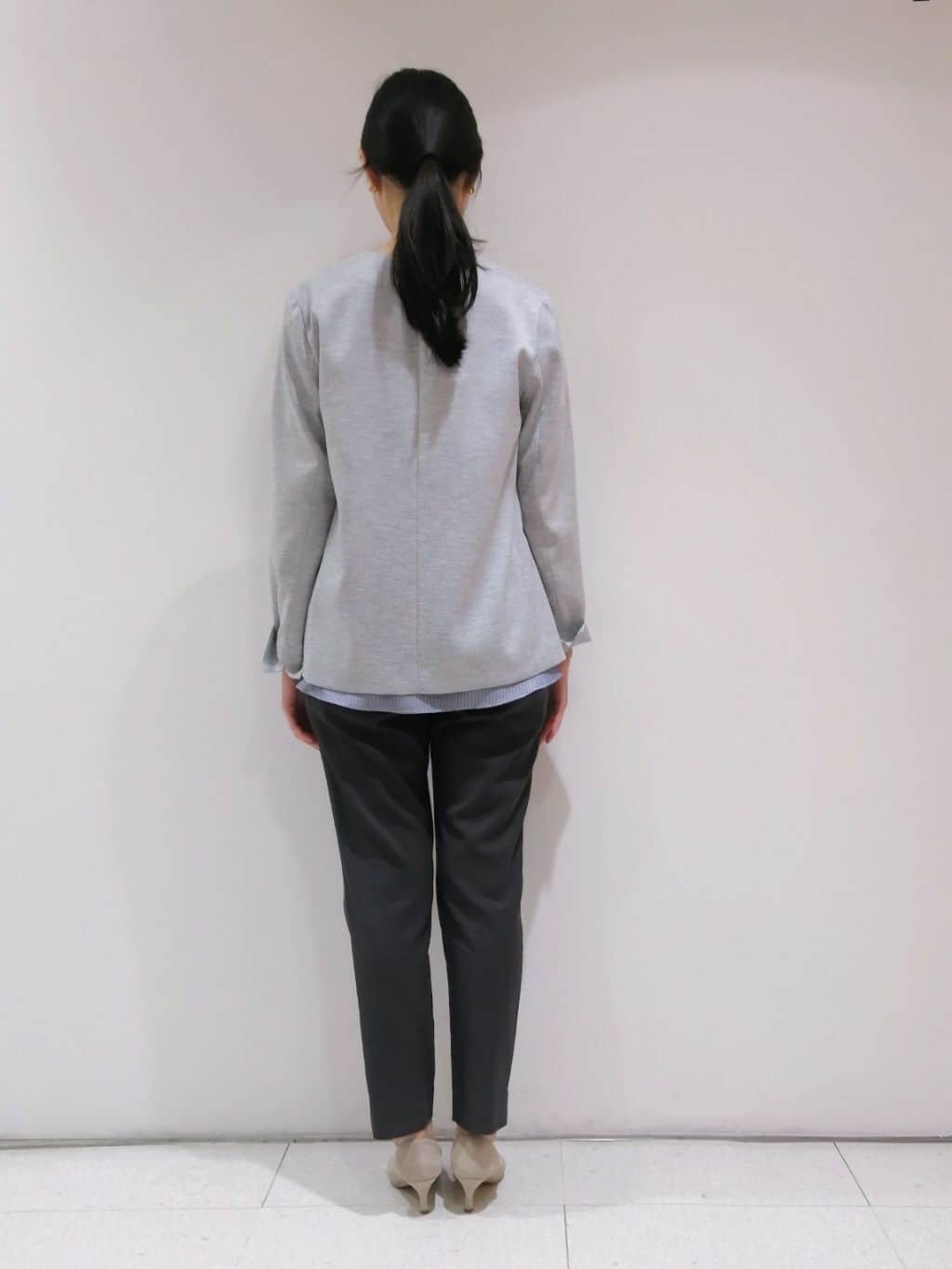 ayanoさんの「INDIVI｜【パンツ人気1位／褒められパンツ／洗える】ウエストゴムタックテーパードパンツ」を使ったコーディネート