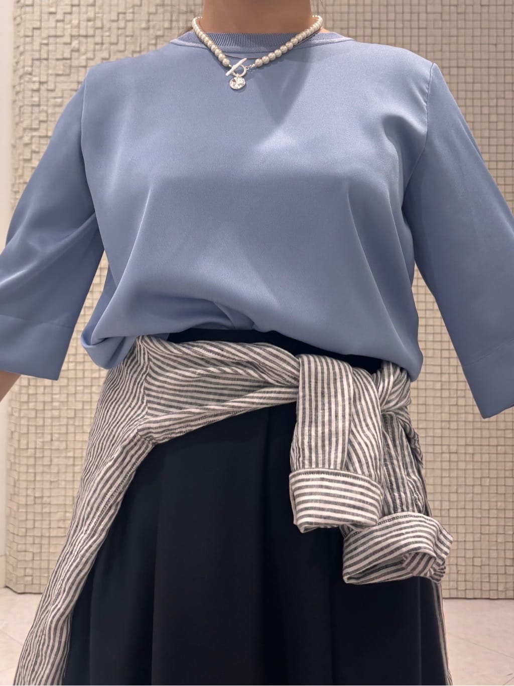 MEGUMIさんの「INDIVI｜パール調コインショートネックレス」を使ったコーディネート