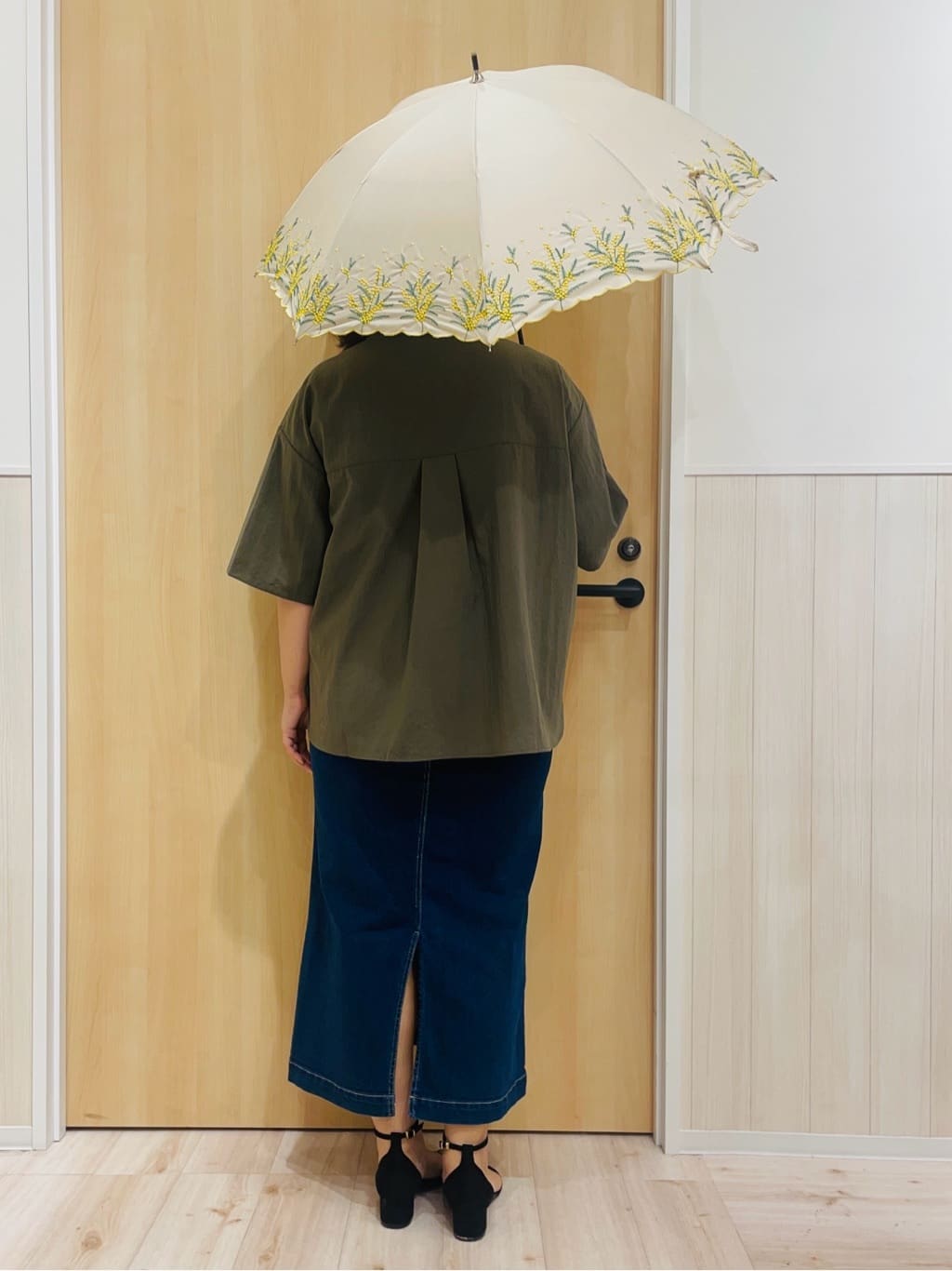 すーさんの「SHOO･LA･RUE｜【日傘/晴雨兼用】【because】ミモザ刺繍ロングアンブレラ」を使ったコーディネート