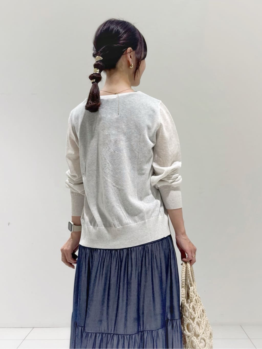 kozuさんの「index｜《7色展開／XS-LLサイズ》ビジューボタンクルーネックカーディガン【洗濯機洗い可】」を使ったコーディネート