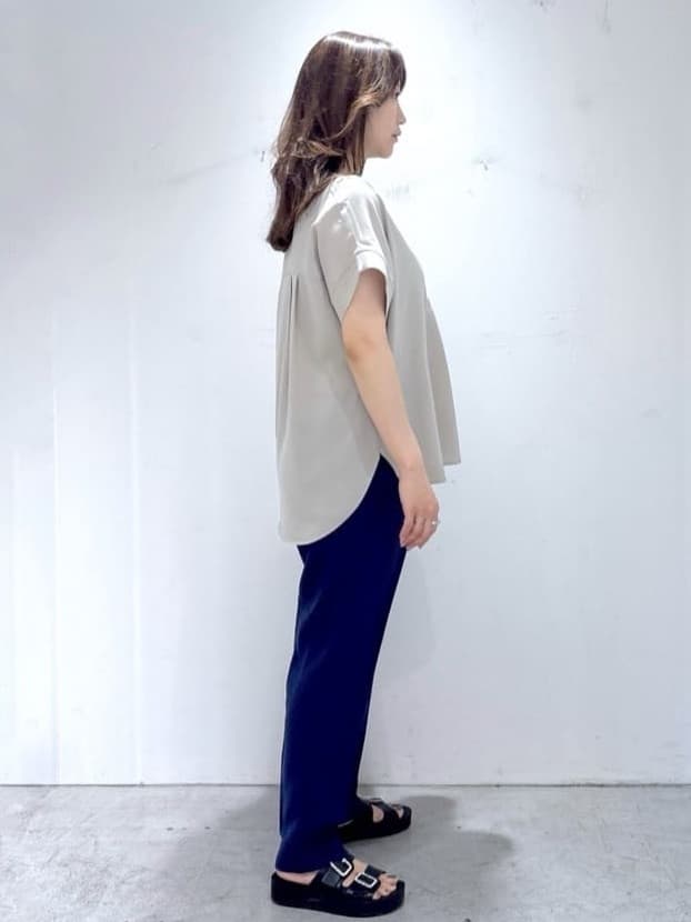 UDOさんの「OPAQUE.CLIP｜《7色展開／SS-LLサイズ》ストレッチスキッパーブラウス／セットアップ対応【洗濯機洗い可／防シワ】」を使ったコーディネート