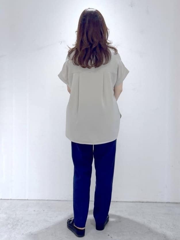 UDOさんの「OPAQUE.CLIP｜《7色展開／SS-LLサイズ》ストレッチスキッパーブラウス／セットアップ対応【洗濯機洗い可／防シワ】」を使ったコーディネート