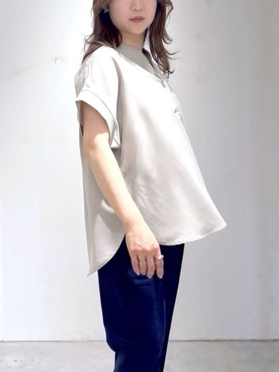 UDOさんの「OPAQUE.CLIP｜《7色展開／SS-LLサイズ》ストレッチスキッパーブラウス／セットアップ対応【洗濯機洗い可／防シワ】」を使ったコーディネート