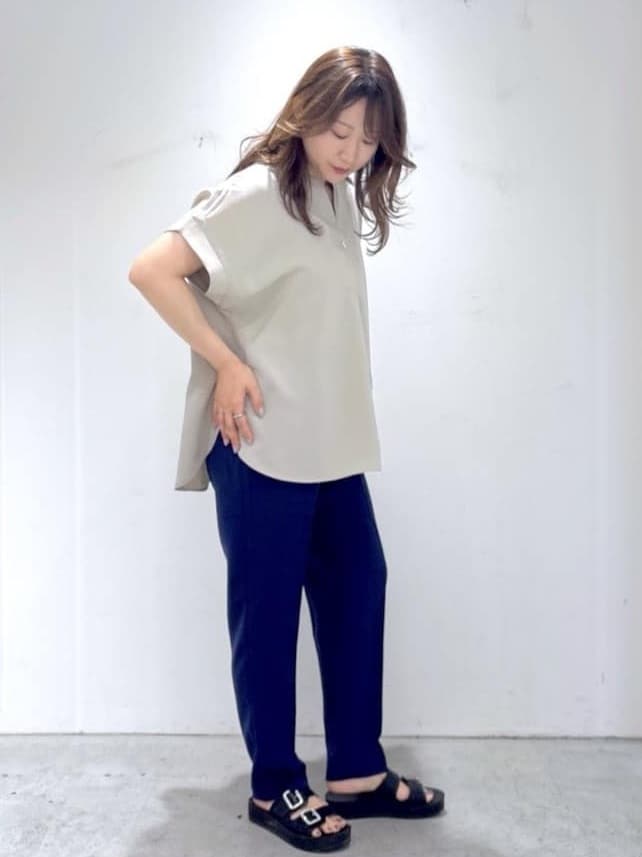 UDOさんの「OPAQUE.CLIP｜《7色展開／SS-LLサイズ》ストレッチスキッパーブラウス／セットアップ対応【洗濯機洗い可／防シワ】」を使ったコーディネート