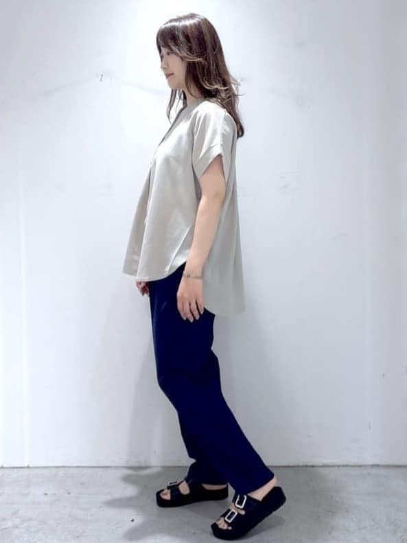 UDOさんの「OPAQUE.CLIP｜《7色展開／SS-LLサイズ》ストレッチスキッパーブラウス／セットアップ対応【洗濯機洗い可／防シワ】」を使ったコーディネート
