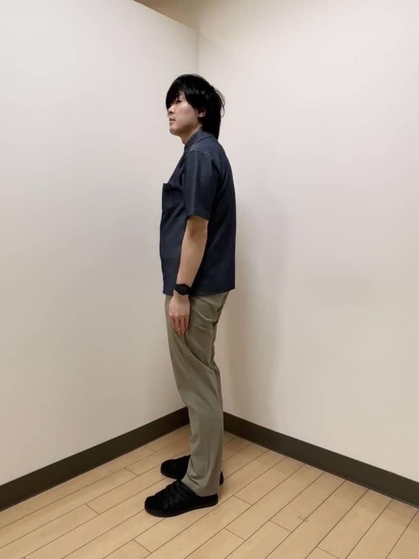 あきやまさんの「TAKEO KIKUCHI｜【抗菌防臭／9色5サイズ展開】ハニカムメランジ ポロシャツ」を使ったコーディネート