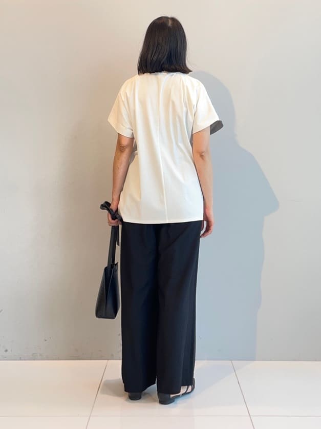 murayamaさんの「INDIVI｜【洗える／汗ジミ防止】バイカラー＆アシメヘム Tシャツ」を使ったコーディネート