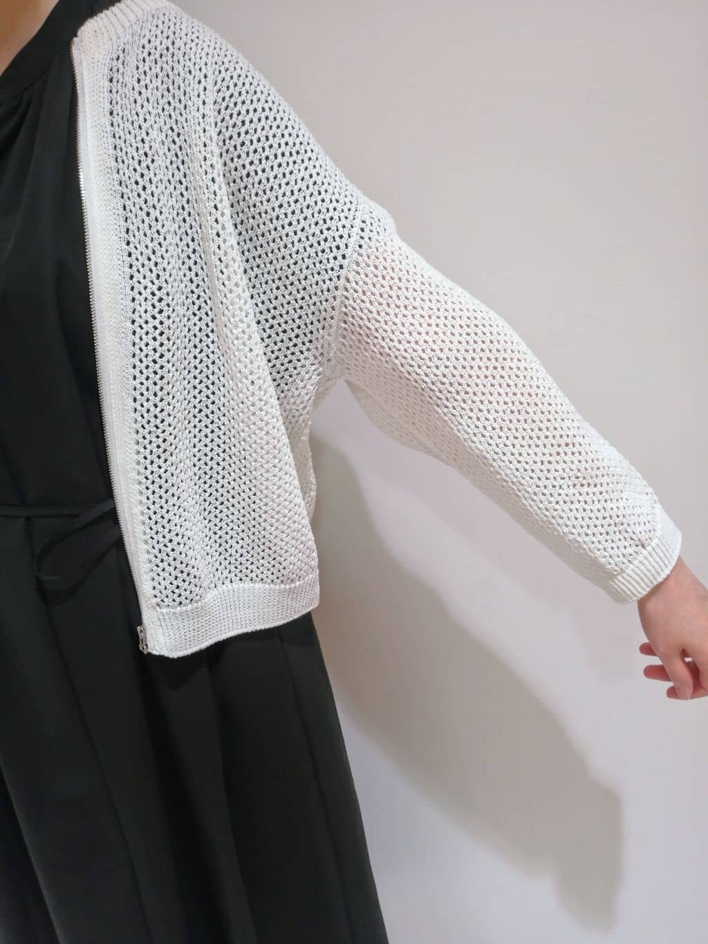 ayanoさんの「INDIVI｜【60cm四方】スクエアスカーフ」を使ったコーディネート