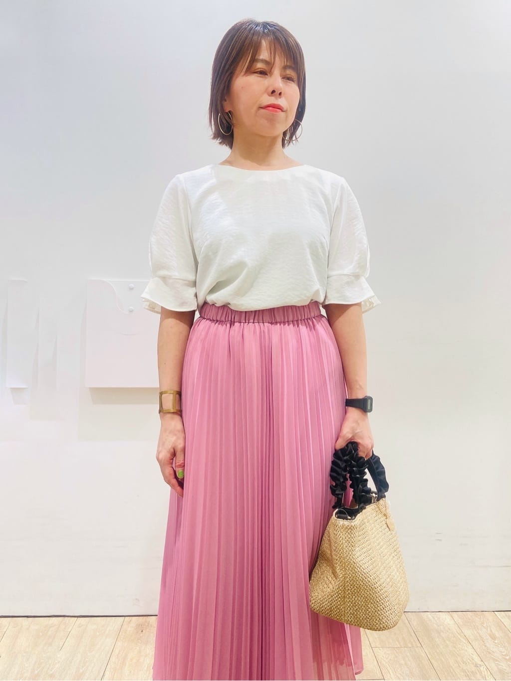 YUKOさんの「index｜《7色展開／XS-LLサイズ》ビジューボタンクルーネックカーディガン【洗濯機洗い可】」を使ったコーディネート