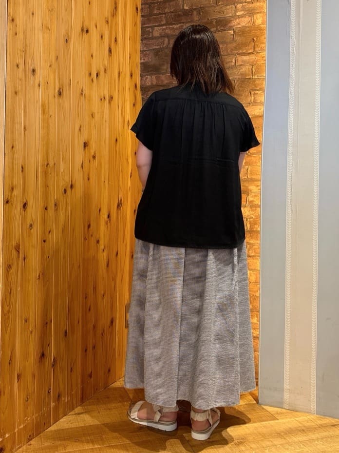 ゆかぴさんの「SHOO･LA･RUE｜◆【洗える/S-LL】ふわりシルエットが涼しげ フロントボタンブラウス」を使ったコーディネート