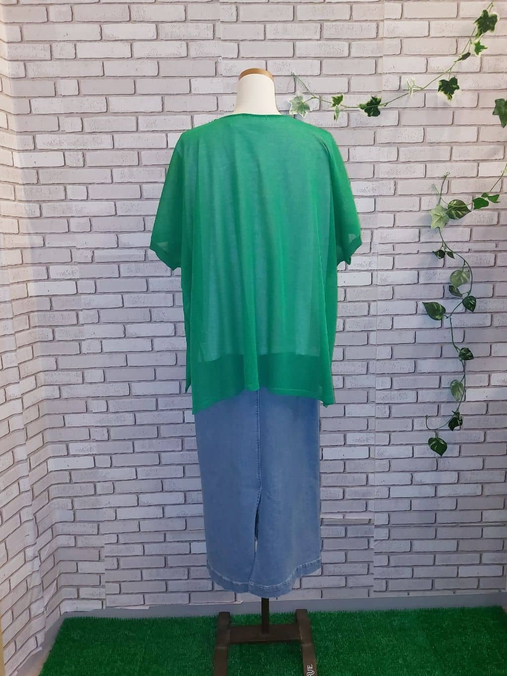 Eさんの「SHOO･LA･RUE｜◆【2点セット】インせず着られるシアーニット＋タンクトップ」を使ったコーディネート