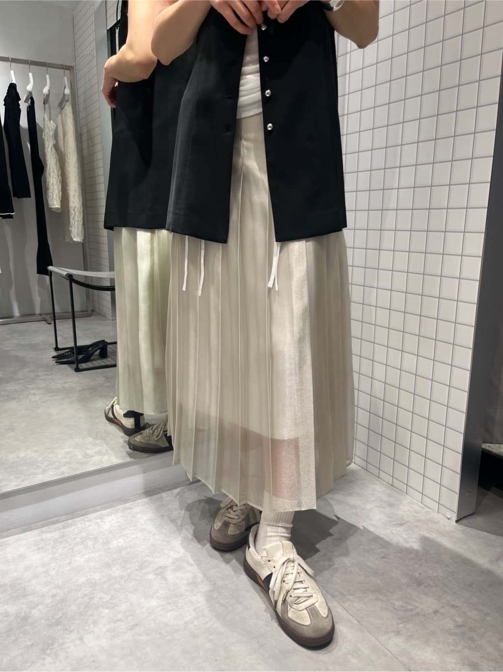 Rielさんの「CODE A｜shiny sheer pleated skirt」を使ったコーディネート