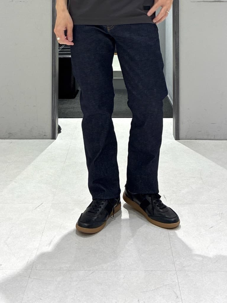 わいずみさんの「TAKEO KIKUCHI｜【モンスターストレッチ】日本製 ワンウォッシュ デニムパンツ」を使ったコーディネート