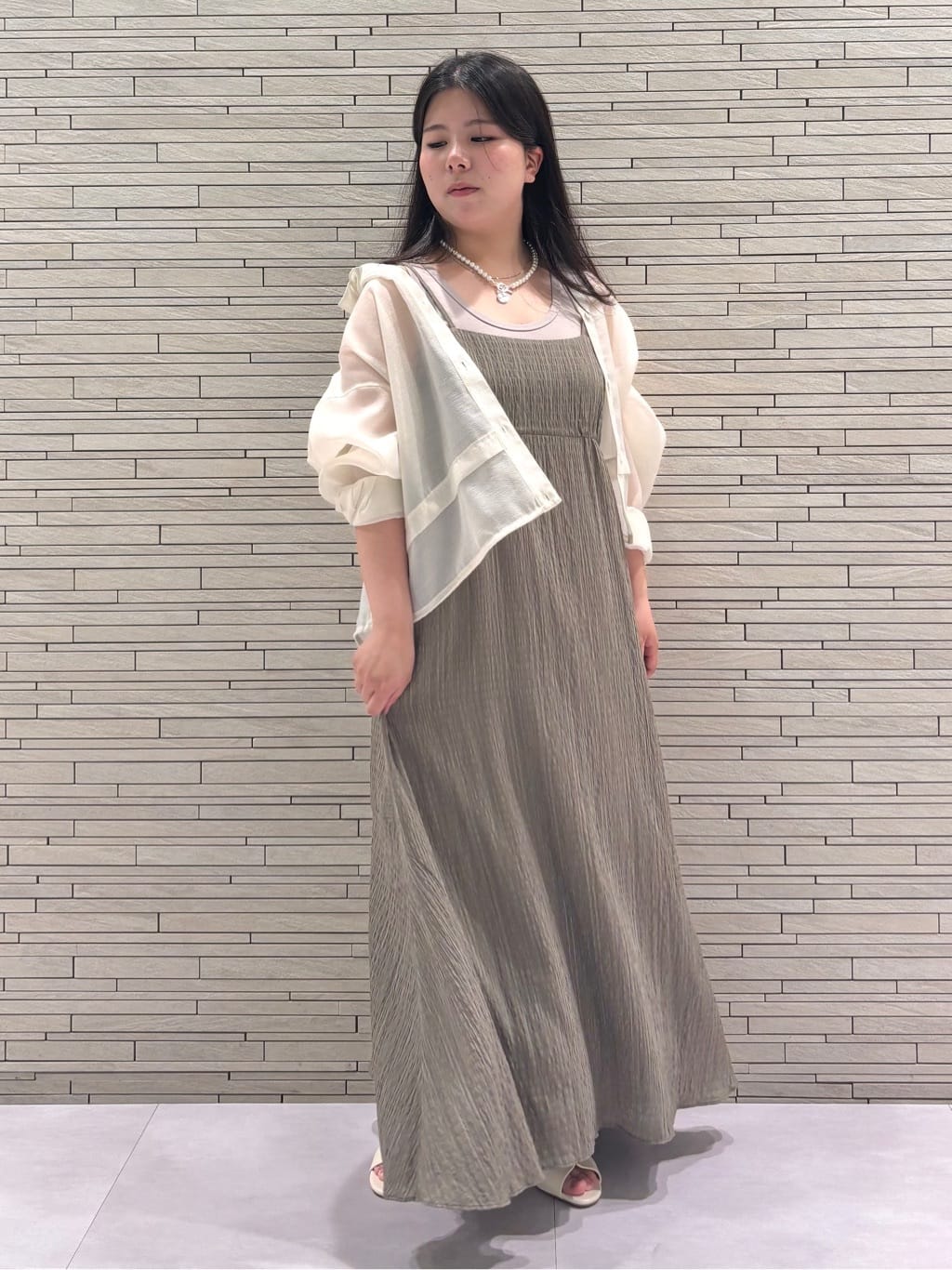 MEGUMIさんの「INDIVI｜パール調コインショートネックレス」を使ったコーディネート