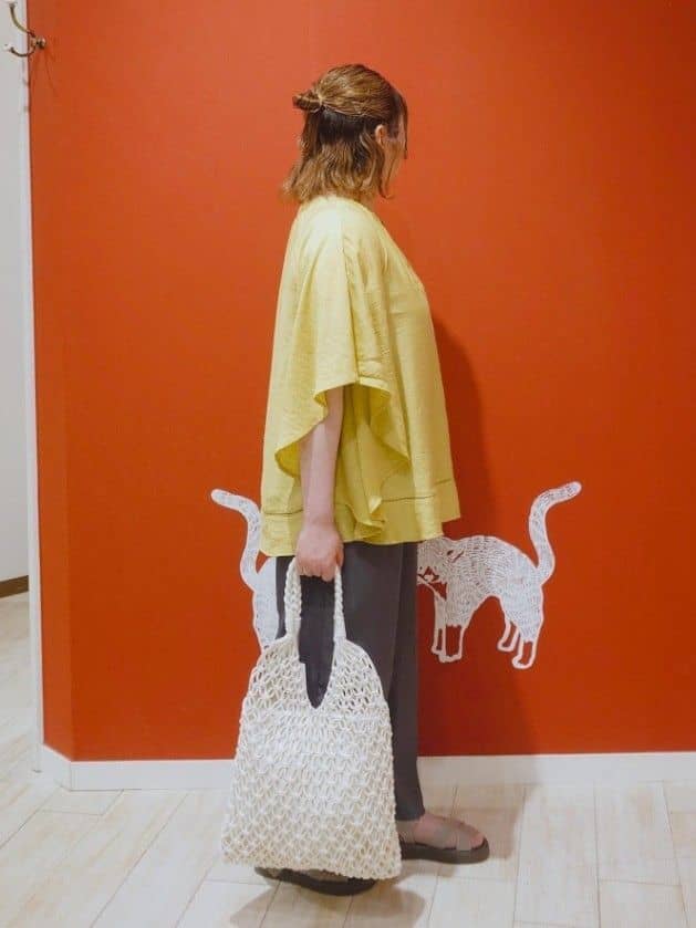みぃーこさんの「SHOO･LA･RUE｜◆【洗える/ひんやり】涼しく体型カバー お袖フレア ドレープブラウス」を使ったコーディネート