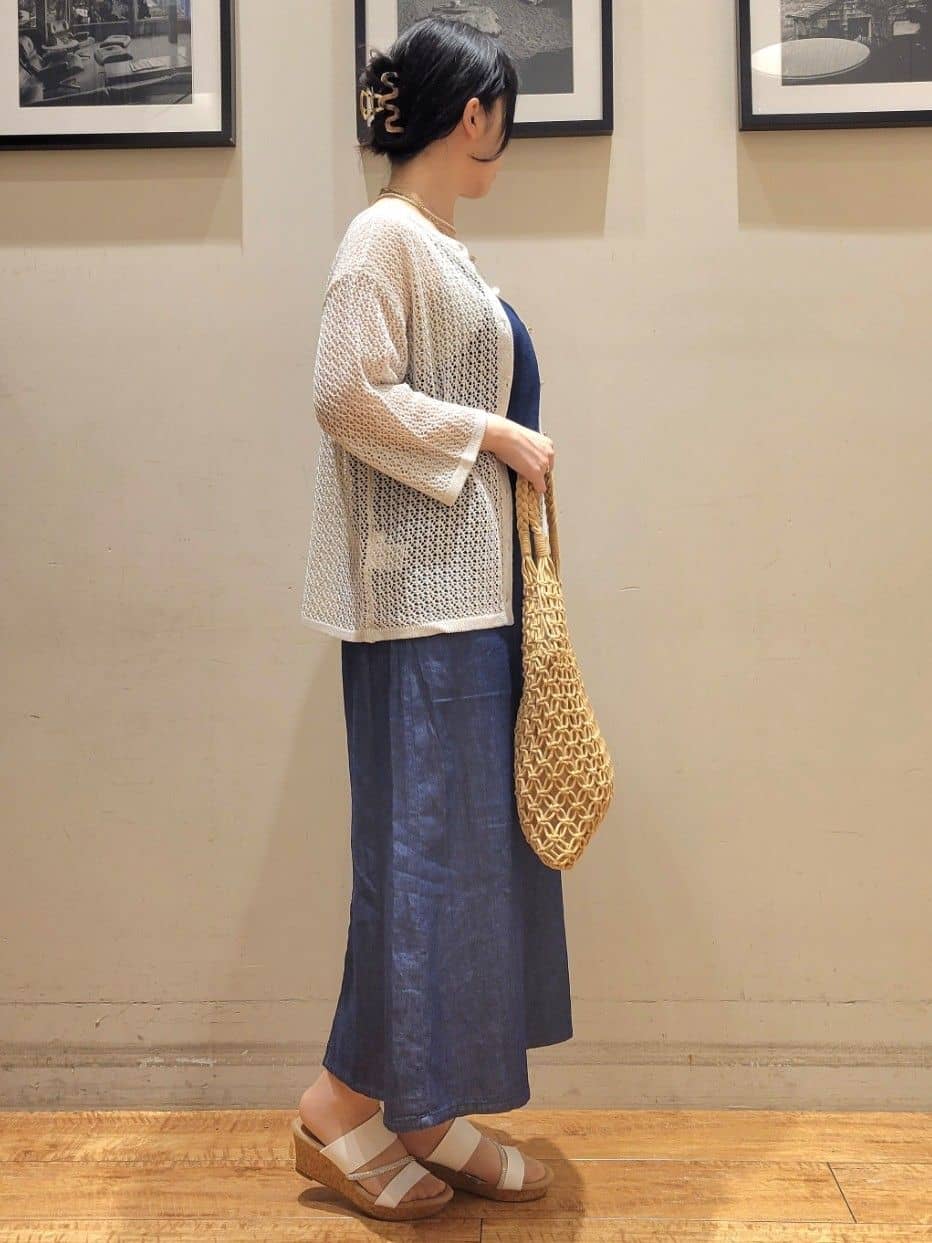 ななこさんの「SHOO･LA･RUE｜◆【S-LL】女性らしさ漂う ライトデニム Aラインキャミワンピース」を使ったコーディネート