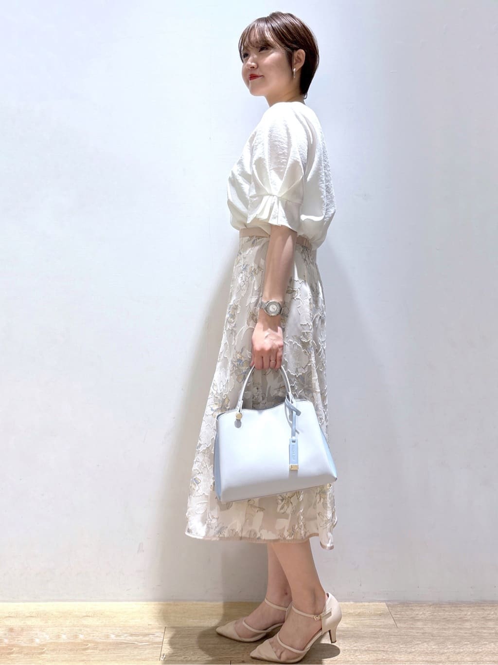 mizukiさんの「index｜《8色展開／XS-LLサイズ》タックパフスリーブブラウス【洗濯機洗い可／吸水速乾／防シワ／抗ピル】」を使ったコーディネート