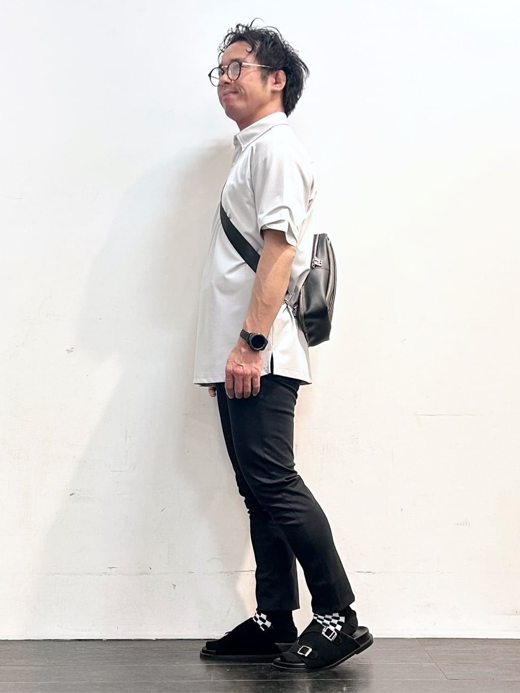KENJI Iさんの「THE SHOP TK｜【ご好評につき再入荷！！】サフィアーノ切替えボディバック」を使ったコーディネート