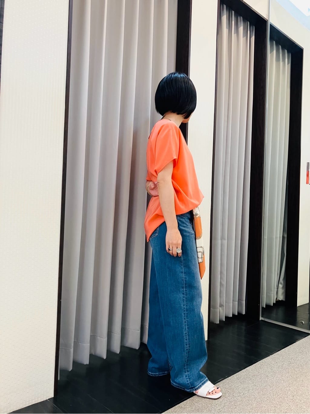 AYAさんの「INDIVI｜【60cm四方】スクエアスカーフ」を使ったコーディネート