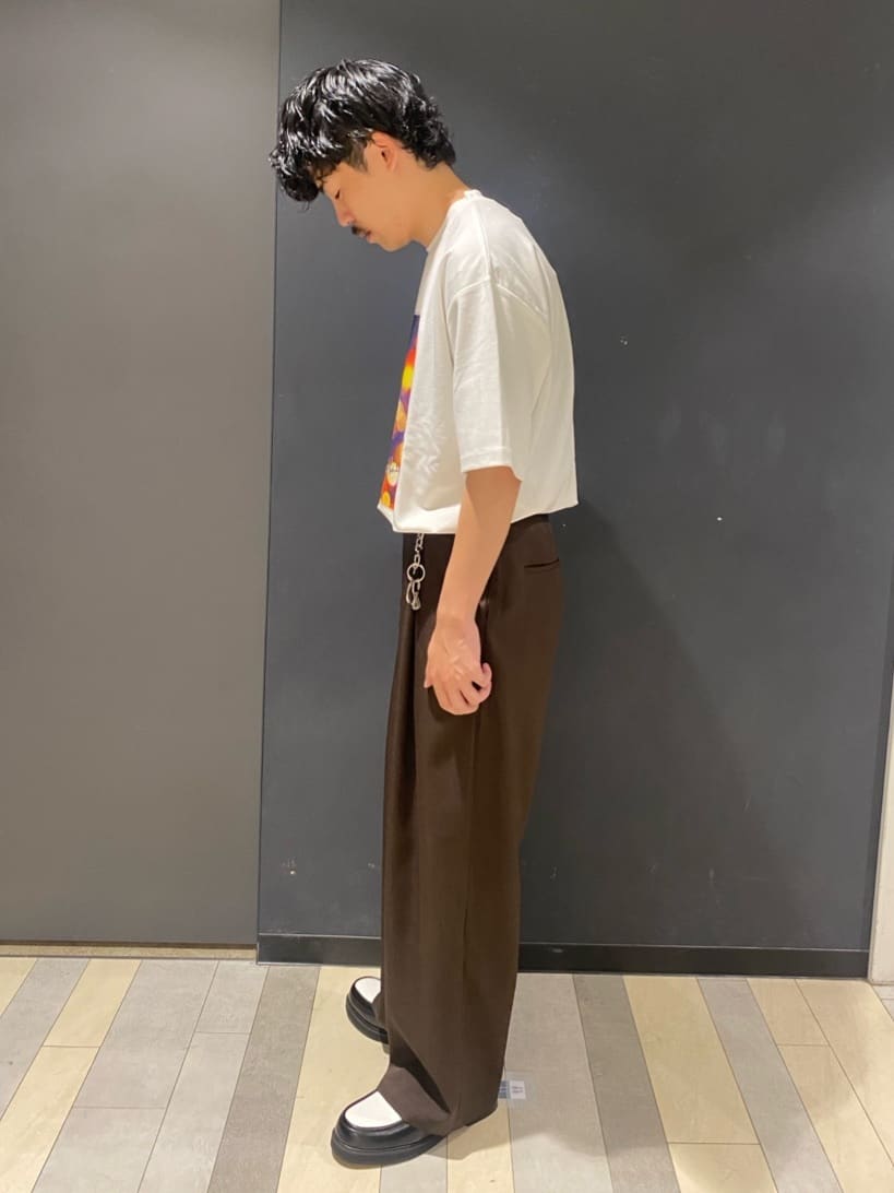 石井友也さんの「tk.TAKEO KIKUCHI｜◆ハートグラフィックTシャツ」を使ったコーディネート