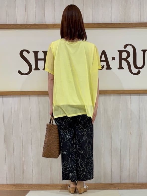みきぽんさんの「SHOO･LA･RUE｜◆【2点セット】インせず着られるシアーニット＋タンクトップ」を使ったコーディネート
