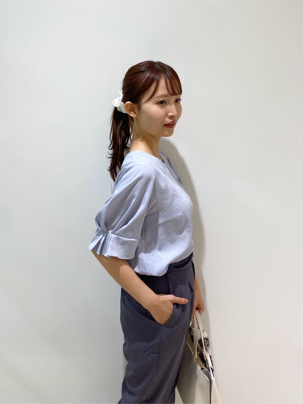 みさかさんの「index｜《8色展開／XS-LLサイズ》タックパフスリーブブラウス【洗濯機洗い可／吸水速乾／防シワ／抗ピル】」を使ったコーディネート