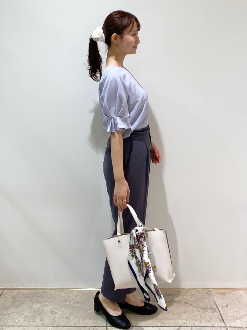 みさかさんの「index｜《8色展開／XS-LLサイズ》タックパフスリーブブラウス【洗濯機洗い可／吸水速乾／防シワ／抗ピル】」を使ったコーディネート