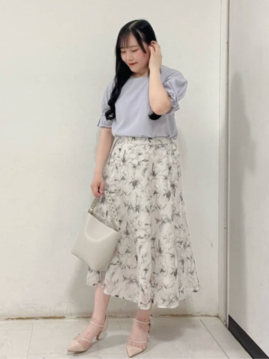 Hitomiさんの「index｜《8色展開／XS-LLサイズ》タックパフスリーブブラウス【洗濯機洗い可／吸水速乾／防シワ／抗ピル】」を使ったコーディネート
