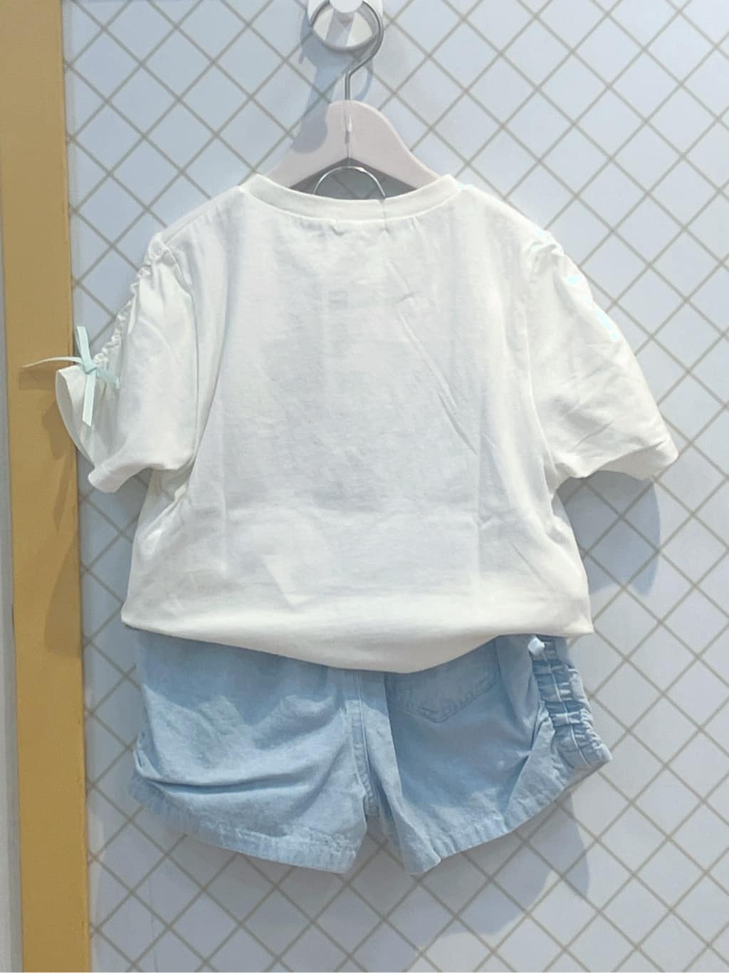 蒼さんの「SHOO･LA･RUE｜◆【100-150cm】スノードームオーガンジーTシャツ」を使ったコーディネート