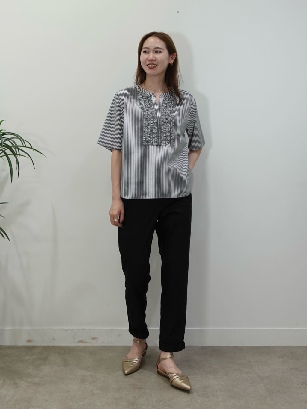 mitsukiさんの「INDIVI｜【洗える】胸元タックフリルブラウス」を使ったコーディネート