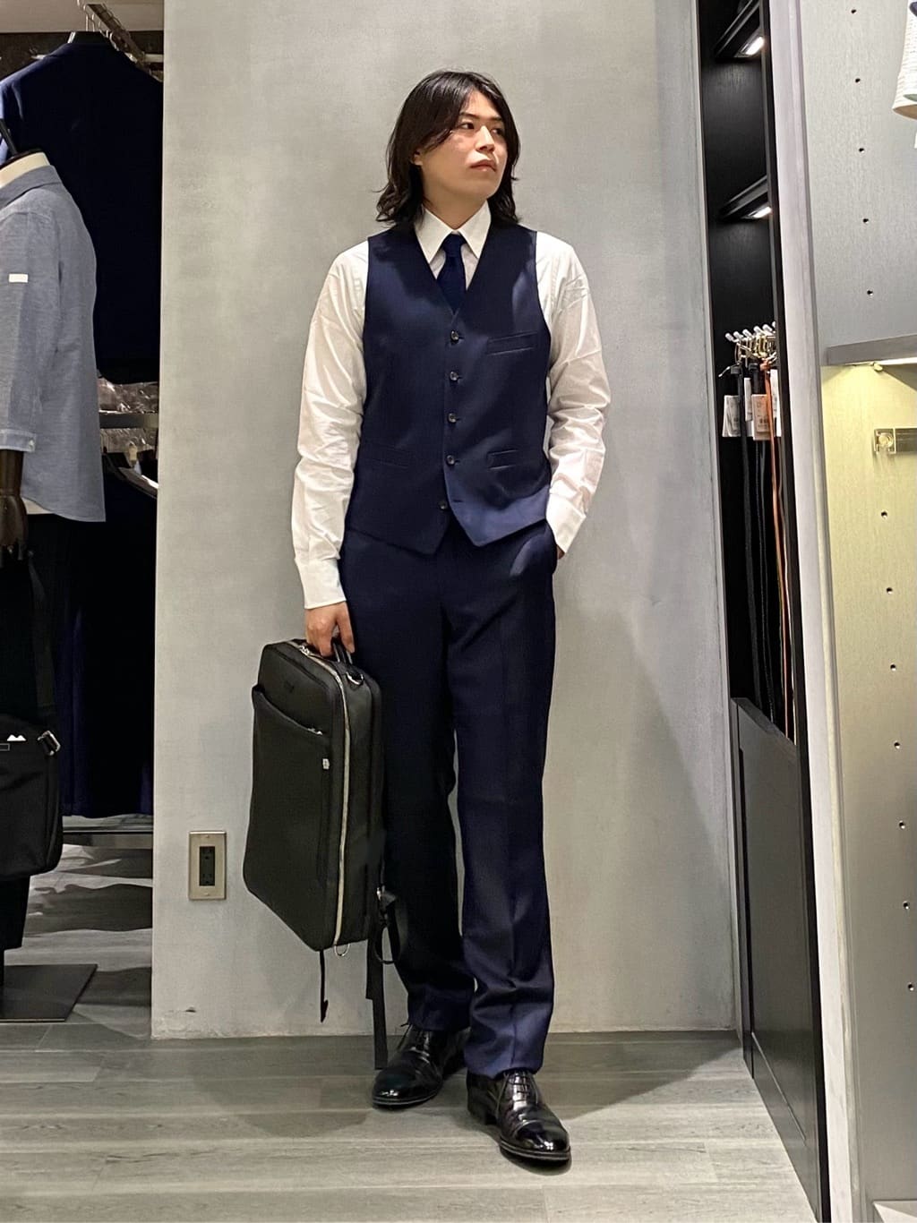 nishiさんの「TAKEO KIKUCHI｜【Three by Three】シャイニーシャークピンヘッド スーツ/3ピース対応可」を使ったコーディネート