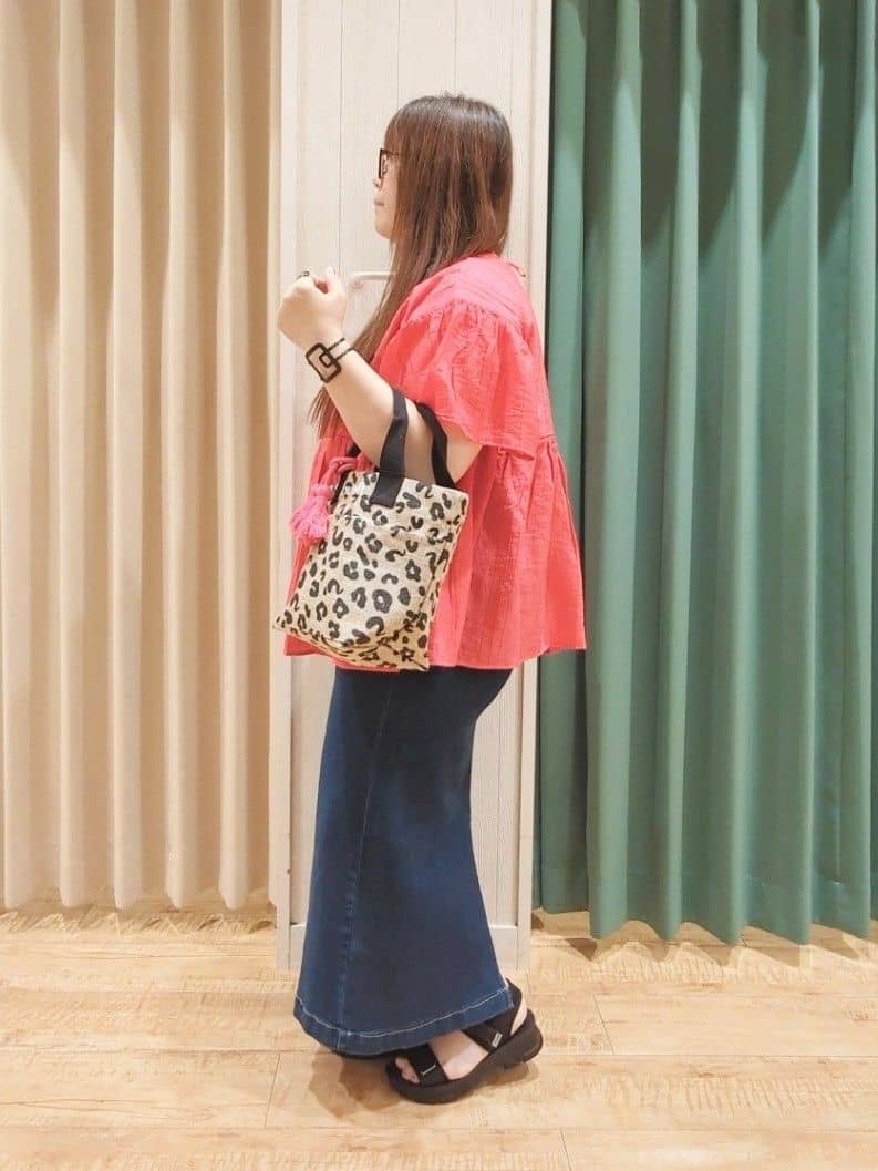 タガさんの「SHOO･LA･RUE｜◆【高レビュー】スポーティで上品 大人のためのテープスポサン」を使ったコーディネート