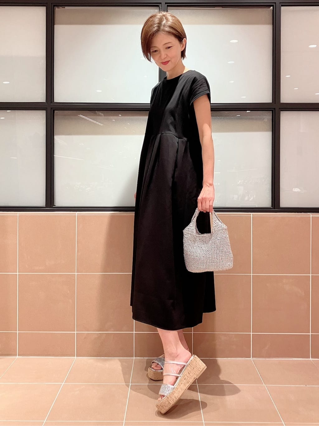 Ｋさんの「ESPERANZA｜グリッター&times;クリアベルト 厚底コルクサンダル」を使ったコーディネート