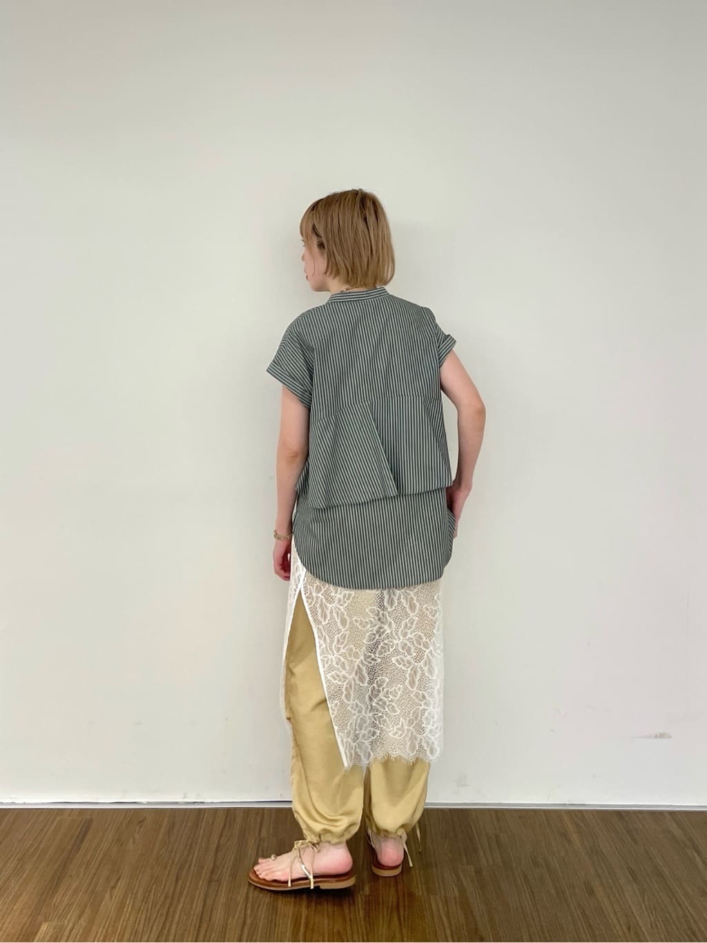 mikuさんの「INDIVI｜◆ドレープサテンパンツ」を使ったコーディネート