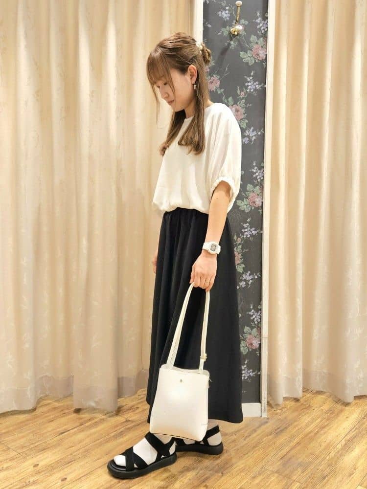 Ikumiさんの「SHOO･LA･RUE｜◆大人のカジュアルコーデに 私にフィットする ニットサンダル」を使ったコーディネート