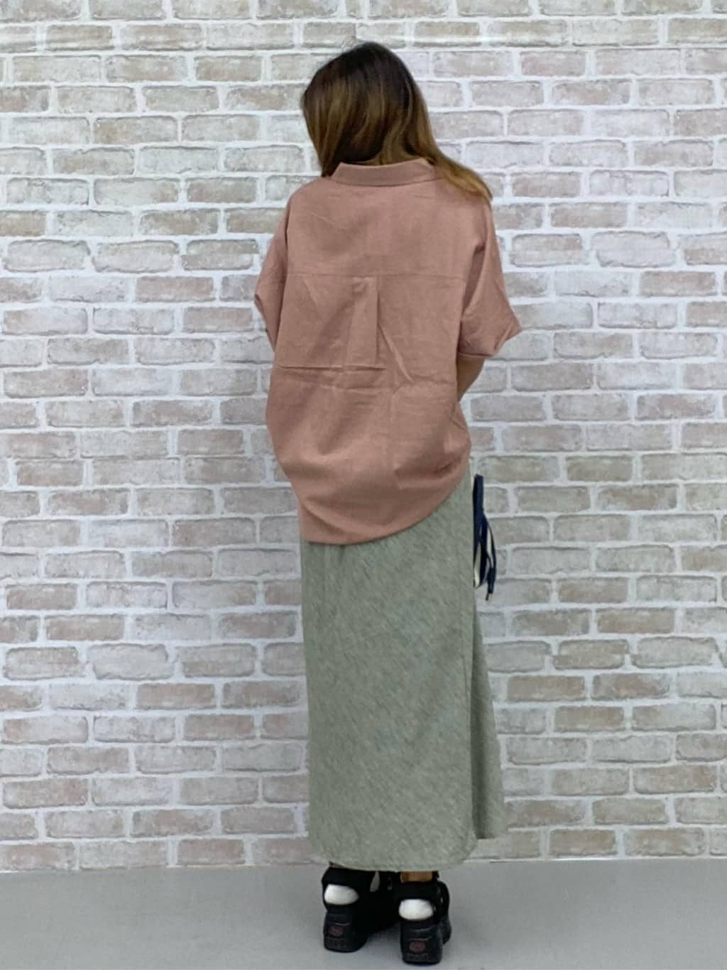マリカさんの「SHOO･LA･RUE｜【S-LL/UV/接触冷感/抗菌防臭】体型を自然にカバー フレンチリネンブレンド襟付ドルマンシャツ」を使ったコーディネート